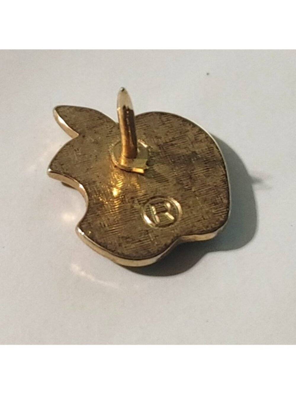Rainbow Macintosh Apple Logo Pin Tack Lapel Vintage Gold Tone Retro Collectible - Picture 2 of 14